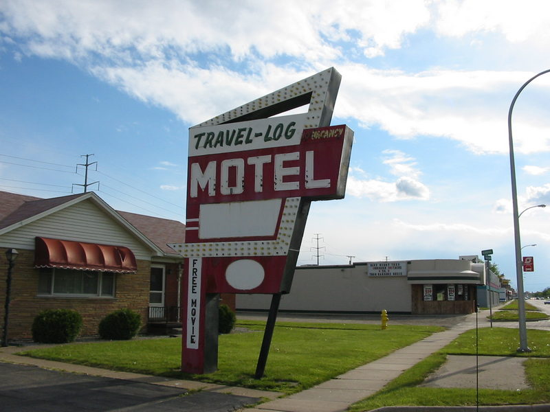 Travel Log Motel (Trav-A-Log Motel) - May 2002 Photo (newer photo)